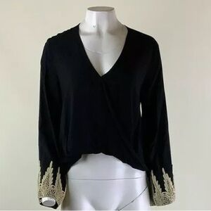 Planet Blue Life Sz XS Crop Embroider Sleeve Top